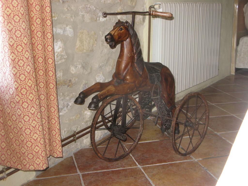 Maspitra B&B Besalú Cameră foto
