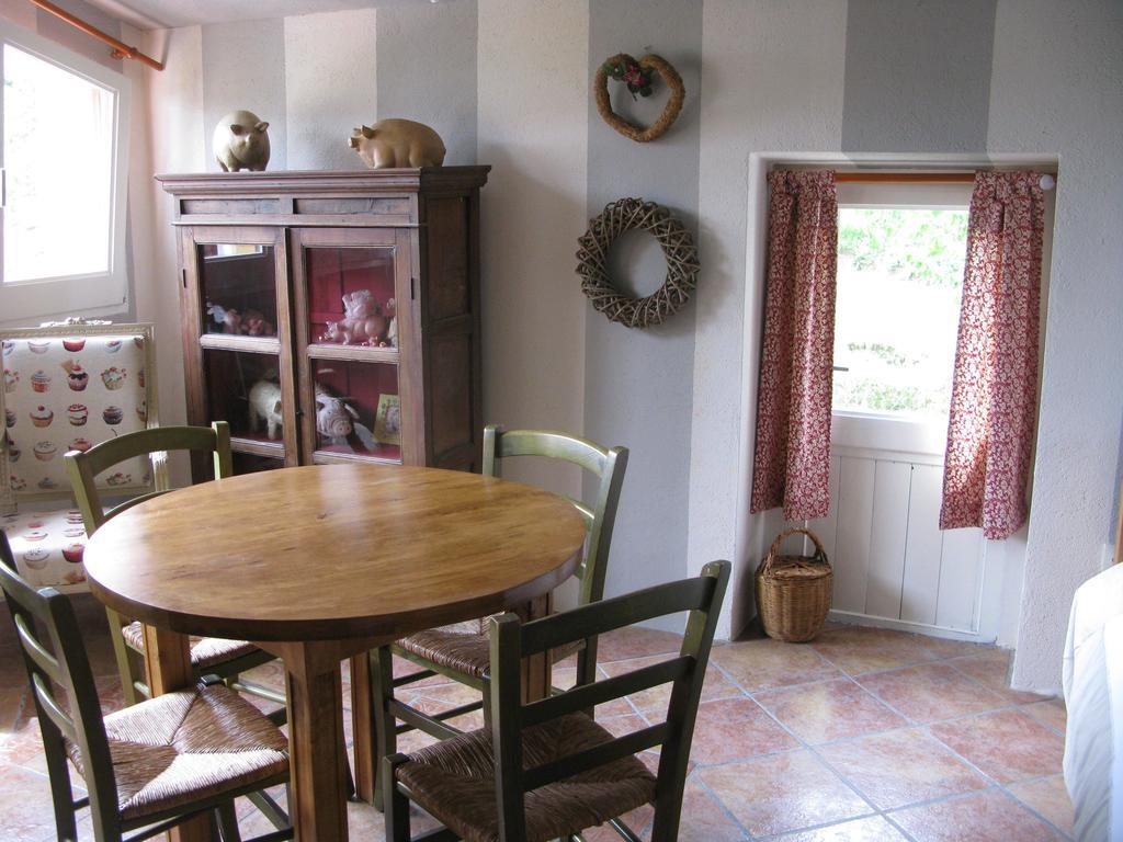 Maspitra B&B Besalú Cameră foto